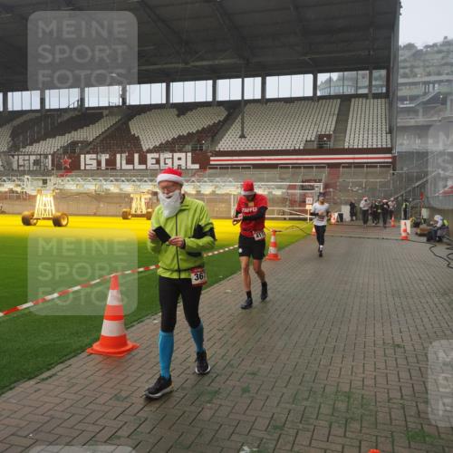 07.12.2025 - St. Pauli X-Mass-Run No. 15 Fabian Wolf http://msf.ph/oto/9364865 07.12.2025 10:09:10 Ziel 19, 1461, 1465, 1570, 1575, 1576, 2126, 3300, 3891, 4066, 4067, 4068, 4113, 4666 meine-sportfotos.de