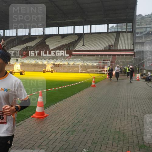 07.12.2025 - St. Pauli X-Mass-Run No. 15 Fabian Wolf http://msf.ph/oto/9364878 07.12.2025 10:09:15 Ziel 881, 896, 899, 960, 1461, 1465, 1575, 1576, 3493, 4113, 4666 meine-sportfotos.de