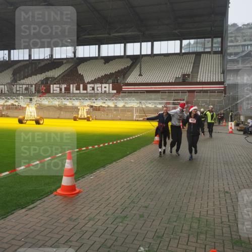 07.12.2025 - St. Pauli X-Mass-Run No. 15 Fabian Wolf http://msf.ph/oto/9364879 07.12.2025 10:09:18 Ziel 881, 896, 899, 960, 3493, 3756, 4113, 4666 meine-sportfotos.de