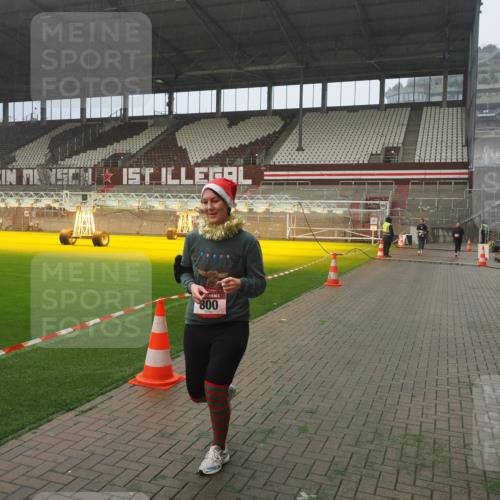 07.12.2025 - St. Pauli X-Mass-Run No. 15 Fabian Wolf http://msf.ph/oto/9364928 07.12.2025 10:09:34 Ziel 800, 899, 1172, 1191, 1243, 1248, 1718, 3493, 3756 meine-sportfotos.de