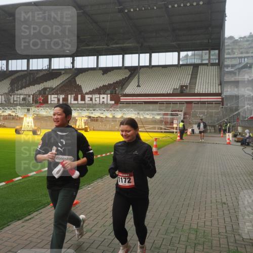 07.12.2025 - St. Pauli X-Mass-Run No. 15 Fabian Wolf http://msf.ph/oto/9364936 07.12.2025 10:09:43 Ziel 800, 1026, 1172, 1191 meine-sportfotos.de