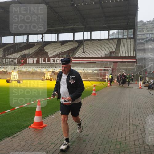 07.12.2025 - St. Pauli X-Mass-Run No. 15 Fabian Wolf http://msf.ph/oto/9364942 07.12.2025 10:09:50 Ziel 989, 1026, 1172, 1191, 1256, 1257, 1678 meine-sportfotos.de
