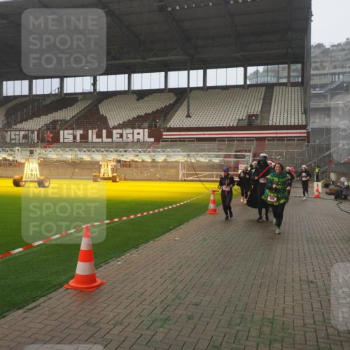 07.12.2025 - St. Pauli X-Mass-Run No. 15 Fabian Wolf http://msf.ph/oto/9364946 07.12.2025 10:09:56 Ziel 989, 1026, 1256, 1257, 1678, 2502, 2504, 2560, 3245, 3246, 3410, 3411 meine-sportfotos.de