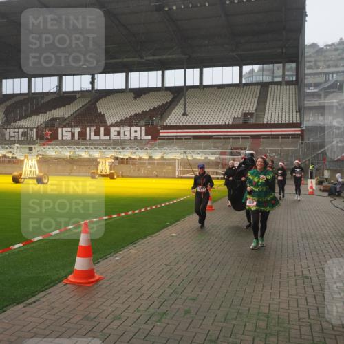 07.12.2025 - St. Pauli X-Mass-Run No. 15 Fabian Wolf http://msf.ph/oto/9364951 07.12.2025 10:09:57 Ziel 989, 1026, 1256, 1257, 1678, 2502, 2504, 2560, 3245, 3246, 3410, 3411 meine-sportfotos.de