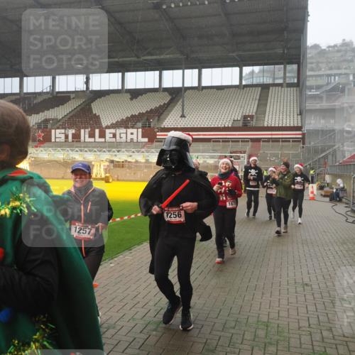 07.12.2025 - St. Pauli X-Mass-Run No. 15 Fabian Wolf http://msf.ph/oto/9364962 07.12.2025 10:09:59 Ziel 989, 1026, 1256, 1257, 1678, 2502, 2504, 2560, 3245, 3246, 3410, 3411 meine-sportfotos.de