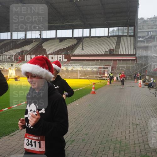 07.12.2025 - St. Pauli X-Mass-Run No. 15 Fabian Wolf http://msf.ph/oto/9364982 07.12.2025 10:10:05 Ziel 989, 1256, 1257, 1678, 1732, 2502, 2504, 2560, 3245, 3246, 3410, 3411 meine-sportfotos.de