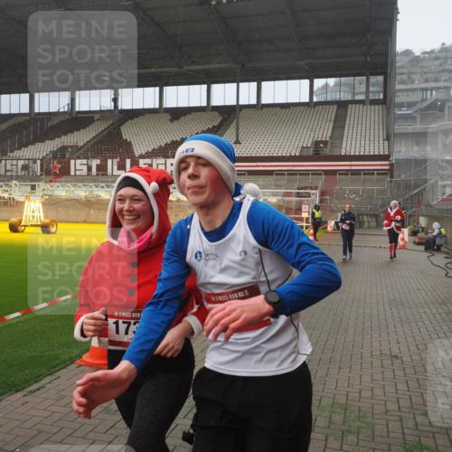 07.12.2025 - St. Pauli X-Mass-Run No. 15 Fabian Wolf http://msf.ph/oto/9364999 07.12.2025 10:10:12 Ziel 962, 1399, 1732, 3245, 3246, 3410, 3411, 4358, 4507 meine-sportfotos.de