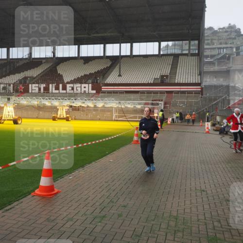 07.12.2025 - St. Pauli X-Mass-Run No. 15 Fabian Wolf http://msf.ph/oto/9365001 07.12.2025 10:10:16 Ziel 962, 1399, 1732, 4358, 4507 meine-sportfotos.de