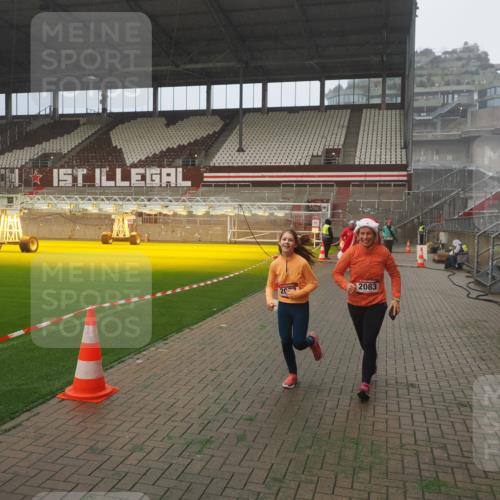 07.12.2025 - St. Pauli X-Mass-Run No. 15 Fabian Wolf http://msf.ph/oto/9365010 07.12.2025 10:10:26 Ziel 550, 962, 1399, 1571, 2083, 2087, 4358, 4507 meine-sportfotos.de