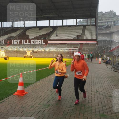 07.12.2025 - St. Pauli X-Mass-Run No. 15 Fabian Wolf http://msf.ph/oto/9365012 07.12.2025 10:10:26 Ziel 550, 962, 1399, 1571, 2083, 2087, 4358, 4507 meine-sportfotos.de