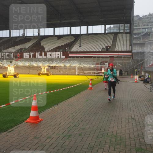 07.12.2025 - St. Pauli X-Mass-Run No. 15 Fabian Wolf http://msf.ph/oto/9365026 07.12.2025 10:10:32 Ziel 550, 964, 1571, 2083, 2087 meine-sportfotos.de