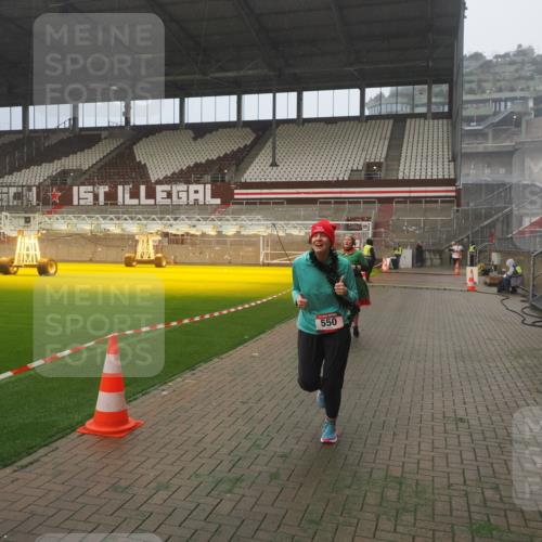 07.12.2025 - St. Pauli X-Mass-Run No. 15 Fabian Wolf http://msf.ph/oto/9365031 07.12.2025 10:10:33 Ziel 550, 964, 1571, 2083, 2087 meine-sportfotos.de