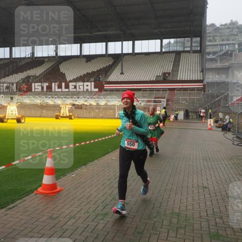 07.12.2025 - St. Pauli X-Mass-Run No. 15 Fabian Wolf http://msf.ph/oto/9365032 07.12.2025 10:10:34 Ziel 550, 964, 1571, 2083, 2087 meine-sportfotos.de