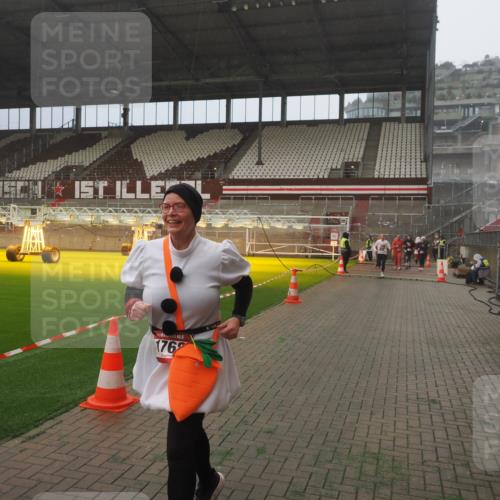 07.12.2025 - St. Pauli X-Mass-Run No. 15 Fabian Wolf http://msf.ph/oto/9365067 07.12.2025 10:10:49 Ziel 979, 1426, 1768, 2530, 4885 meine-sportfotos.de