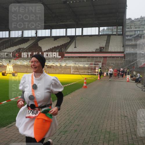 07.12.2025 - St. Pauli X-Mass-Run No. 15 Fabian Wolf http://msf.ph/oto/9365068 07.12.2025 10:10:49 Ziel 979, 1426, 1768, 2530, 4885 meine-sportfotos.de