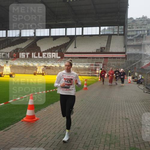 07.12.2025 - St. Pauli X-Mass-Run No. 15 Fabian Wolf http://msf.ph/oto/9365078 07.12.2025 10:10:54 Ziel 57, 979, 983, 1148, 1149, 1150, 1426, 1768, 1929, 2530, 4885 meine-sportfotos.de