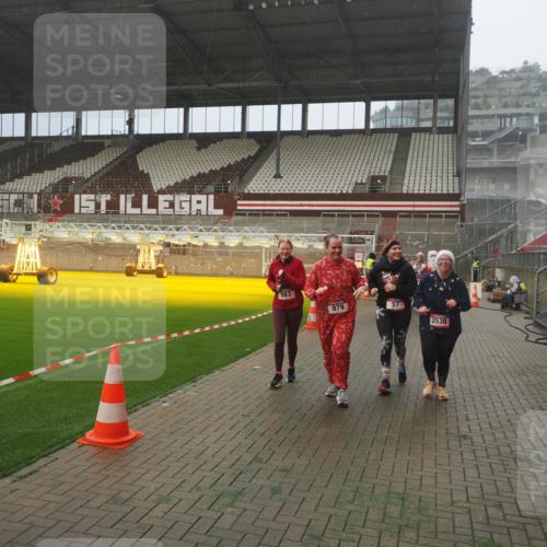 07.12.2025 - St. Pauli X-Mass-Run No. 15 Fabian Wolf http://msf.ph/oto/9365090 07.12.2025 10:10:59 Ziel 57, 979, 983, 1148, 1149, 1150, 1426, 1768, 1929, 1935, 2530 meine-sportfotos.de