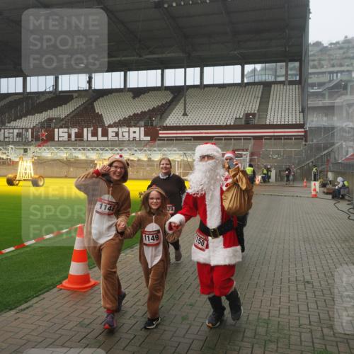 07.12.2025 - St. Pauli X-Mass-Run No. 15 Fabian Wolf http://msf.ph/oto/9365116 07.12.2025 10:11:04 Ziel 57, 979, 983, 1148, 1149, 1150, 1426, 1929, 1935, 2530 meine-sportfotos.de