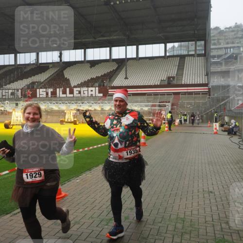07.12.2025 - St. Pauli X-Mass-Run No. 15 Fabian Wolf http://msf.ph/oto/9365123 07.12.2025 10:11:06 Ziel 57, 979, 983, 1148, 1149, 1150, 1426, 1929, 1935, 2530 meine-sportfotos.de