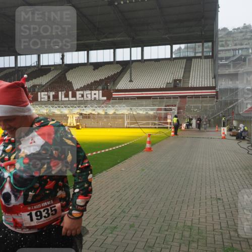 07.12.2025 - St. Pauli X-Mass-Run No. 15 Fabian Wolf http://msf.ph/oto/9365127 07.12.2025 10:11:06 Ziel 57, 979, 983, 1148, 1149, 1150, 1426, 1929, 1935, 2530 meine-sportfotos.de