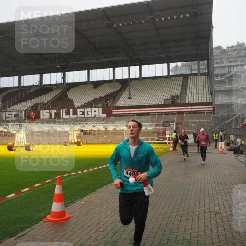 07.12.2025 - St. Pauli X-Mass-Run No. 15 Fabian Wolf http://msf.ph/oto/9365144 07.12.2025 10:11:20 Ziel 1969, 3354, 3815, 4499, 4525, 4659, 4661 meine-sportfotos.de
