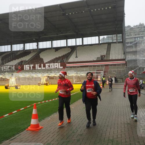 07.12.2025 - St. Pauli X-Mass-Run No. 15 Fabian Wolf http://msf.ph/oto/9365155 07.12.2025 10:11:26 Ziel 1969, 3354, 3815, 4499, 4525, 4659, 4661, 4662 meine-sportfotos.de