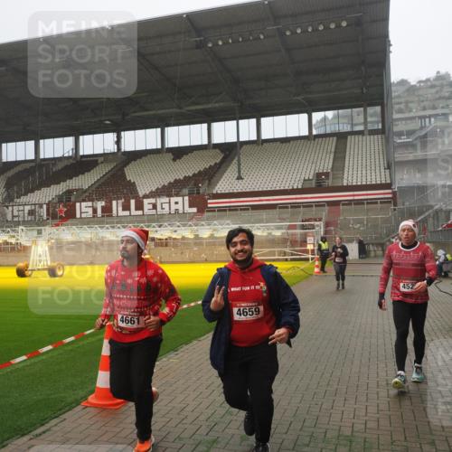 07.12.2025 - St. Pauli X-Mass-Run No. 15 Fabian Wolf http://msf.ph/oto/9365158 07.12.2025 10:11:27 Ziel 1969, 3354, 3815, 4499, 4525, 4659, 4661, 4662 meine-sportfotos.de