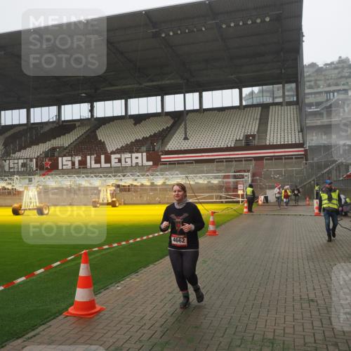 07.12.2025 - St. Pauli X-Mass-Run No. 15 Fabian Wolf http://msf.ph/oto/9365174 07.12.2025 10:11:31 Ziel 1969, 3354, 4499, 4525, 4659, 4661, 4662 meine-sportfotos.de