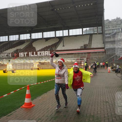 07.12.2025 - St. Pauli X-Mass-Run No. 15 Fabian Wolf http://msf.ph/oto/9365188 07.12.2025 10:11:38 Ziel 670, 2909, 3085, 3909, 4659, 4662 meine-sportfotos.de