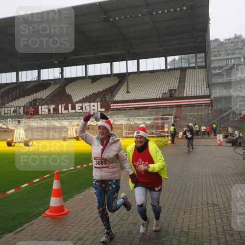 07.12.2025 - St. Pauli X-Mass-Run No. 15 Fabian Wolf http://msf.ph/oto/9365189 07.12.2025 10:11:39 Ziel 670, 2909, 3085, 3909, 4662 meine-sportfotos.de