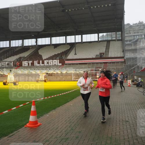 07.12.2025 - St. Pauli X-Mass-Run No. 15 Fabian Wolf http://msf.ph/oto/9365230 07.12.2025 10:11:52 Ziel 670, 1687, 1688, 2906, 2909, 3085, 3761, 3767, 3909, 3932, 3935 meine-sportfotos.de