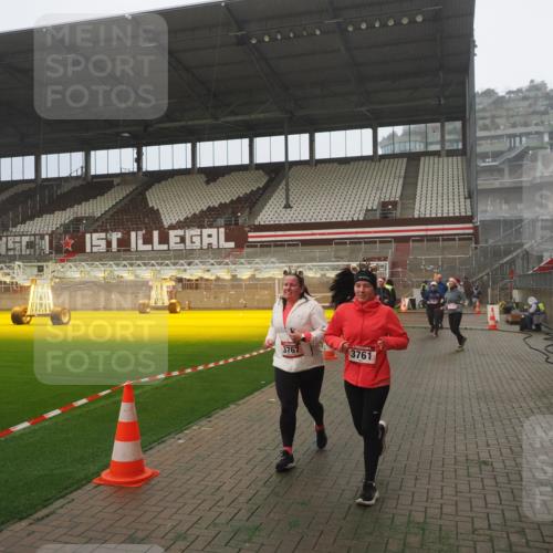 07.12.2025 - St. Pauli X-Mass-Run No. 15 Fabian Wolf http://msf.ph/oto/9365232 07.12.2025 10:11:52 Ziel 670, 1687, 1688, 2906, 2909, 3085, 3761, 3767, 3909, 3932, 3935 meine-sportfotos.de