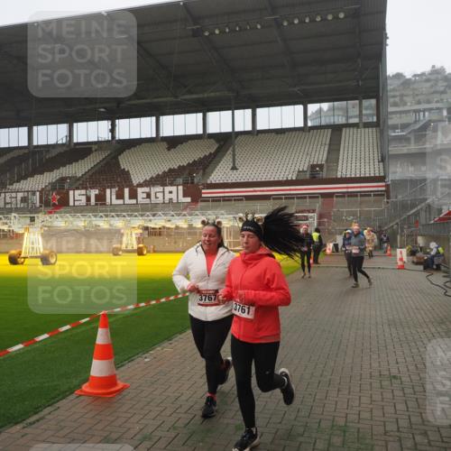 07.12.2025 - St. Pauli X-Mass-Run No. 15 Fabian Wolf http://msf.ph/oto/9365234 07.12.2025 10:11:53 Ziel 670, 756, 1687, 1688, 2906, 3761, 3767, 3909, 3932, 3935 meine-sportfotos.de