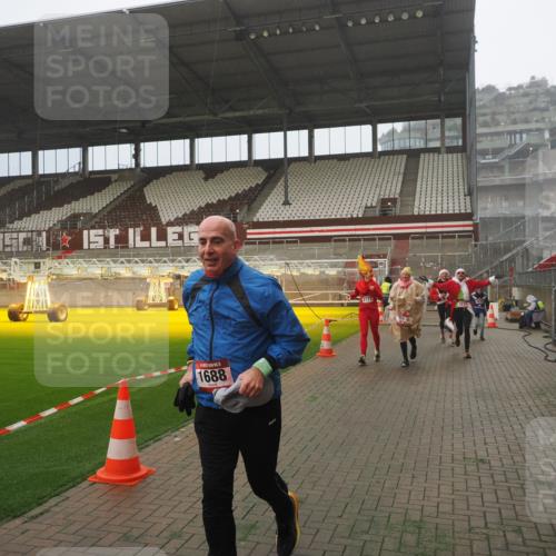 07.12.2025 - St. Pauli X-Mass-Run No. 15 Fabian Wolf http://msf.ph/oto/9365258 07.12.2025 10:12:00 Ziel 756, 1389, 1687, 1688, 1833, 2177, 2906, 3761, 3767, 3870, 3932, 3935, 4658 meine-sportfotos.de
