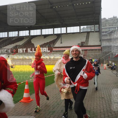 07.12.2025 - St. Pauli X-Mass-Run No. 15 Fabian Wolf http://msf.ph/oto/9365274 07.12.2025 10:12:04 Ziel 756, 1389, 1526, 1687, 1688, 1833, 2177, 2906, 3870, 3932, 3935, 4658 meine-sportfotos.de