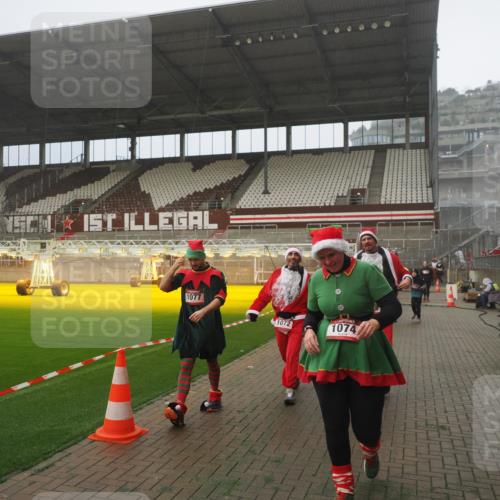 07.12.2025 - St. Pauli X-Mass-Run No. 15 Fabian Wolf http://msf.ph/oto/9365309 07.12.2025 10:12:29 Ziel 1070, 1072, 1074, 1077, 2758, 2760, 2770, 3585 meine-sportfotos.de
