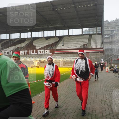 07.12.2025 - St. Pauli X-Mass-Run No. 15 Fabian Wolf http://msf.ph/oto/9365316 07.12.2025 10:12:31 Ziel 1070, 1072, 1074, 1077, 2758, 2760, 2770, 3585 meine-sportfotos.de