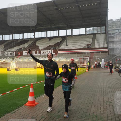 07.12.2025 - St. Pauli X-Mass-Run No. 15 Fabian Wolf http://msf.ph/oto/9365324 07.12.2025 10:12:34 Ziel 1070, 1072, 1074, 1077, 2758, 2760, 2770, 3585 meine-sportfotos.de