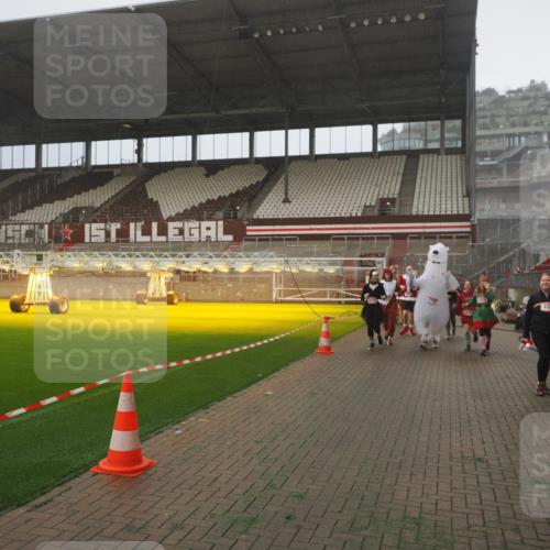 07.12.2025 - St. Pauli X-Mass-Run No. 15 Fabian Wolf http://msf.ph/oto/9365336 07.12.2025 10:12:42 Ziel 9, 18, 2758, 2760, 2770, 3040, 3428, 3514, 3551, 3557, 3585, 3799, 3834, 3836 meine-sportfotos.de