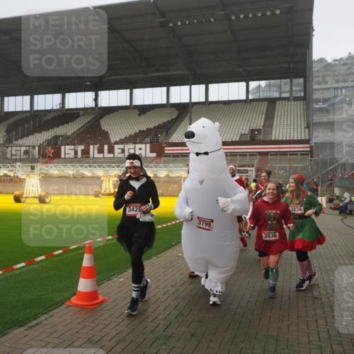 07.12.2025 - St. Pauli X-Mass-Run No. 15 Fabian Wolf http://msf.ph/oto/9365341 07.12.2025 10:12:46 Ziel 9, 18, 938, 2770, 3040, 3428, 3514, 3551, 3557, 3585, 3799, 3834, 3836 meine-sportfotos.de