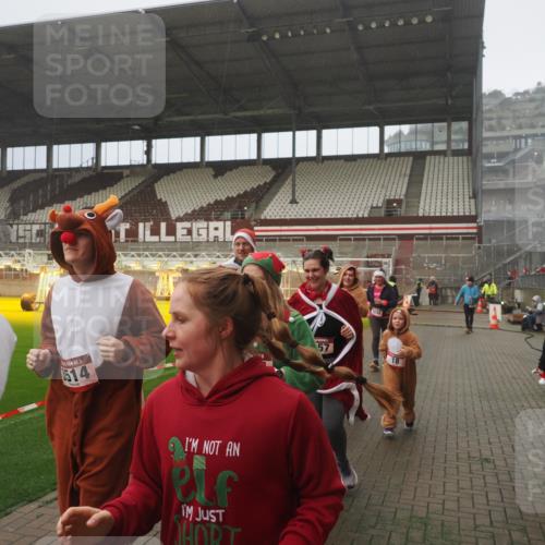 07.12.2025 - St. Pauli X-Mass-Run No. 15 Fabian Wolf http://msf.ph/oto/9365350 07.12.2025 10:12:47 Ziel 9, 18, 938, 2770, 3040, 3428, 3514, 3551, 3557, 3585, 3799, 3834, 3836 meine-sportfotos.de