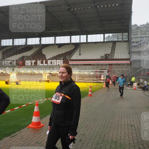 07.12.2025 - St. Pauli X-Mass-Run No. 15 Fabian Wolf http://msf.ph/oto/9365362 07.12.2025 10:12:51 Ziel 9, 18, 80, 938, 2687, 3040, 3428, 3514, 3551, 3557, 3799, 3834, 3836, 4487 meine-sportfotos.de