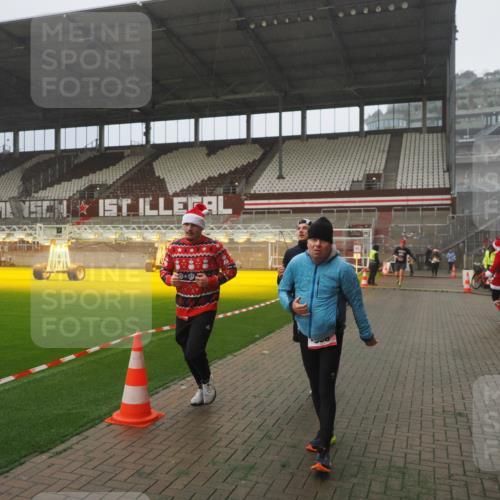 07.12.2025 - St. Pauli X-Mass-Run No. 15 Fabian Wolf http://msf.ph/oto/9365369 07.12.2025 10:12:56 Ziel 9, 18, 80, 938, 1397, 2687, 3040, 3428, 3514, 3551, 3557, 3799, 3834, 3836, 4487 meine-sportfotos.de