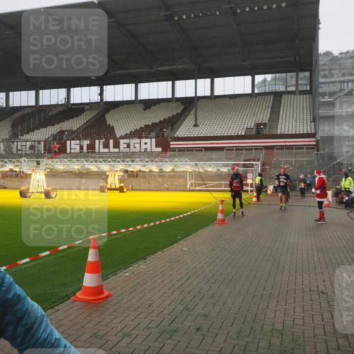 07.12.2025 - St. Pauli X-Mass-Run No. 15 Fabian Wolf http://msf.ph/oto/9365378 07.12.2025 10:12:58 Ziel 9, 18, 80, 938, 1397, 2687, 2712, 3040, 4487 meine-sportfotos.de