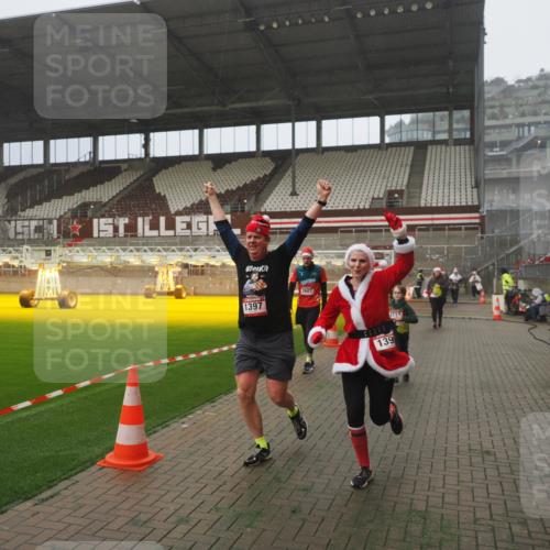 07.12.2025 - St. Pauli X-Mass-Run No. 15 Fabian Wolf http://msf.ph/oto/9365386 07.12.2025 10:13:03 Ziel 80, 938, 1397, 1733, 2687, 2711, 2712, 3588, 4487 meine-sportfotos.de