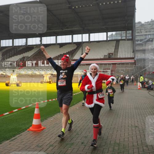 07.12.2025 - St. Pauli X-Mass-Run No. 15 Fabian Wolf http://msf.ph/oto/9365387 07.12.2025 10:13:03 Ziel 80, 938, 1397, 1733, 2687, 2711, 2712, 3588, 4487 meine-sportfotos.de
