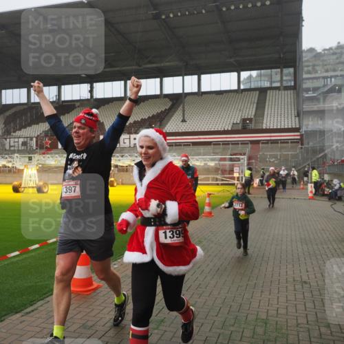 07.12.2025 - St. Pauli X-Mass-Run No. 15 Fabian Wolf http://msf.ph/oto/9365389 07.12.2025 10:13:04 Ziel 80, 938, 1397, 1733, 2687, 2711, 2712, 3588, 3589, 4487 meine-sportfotos.de