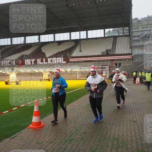 07.12.2025 - St. Pauli X-Mass-Run No. 15 Fabian Wolf http://msf.ph/oto/9365412 07.12.2025 10:13:14 Ziel 1044, 1126, 1397, 1733, 2711, 2712, 3588, 3589, 4081, 4082, 4083, 4664 meine-sportfotos.de