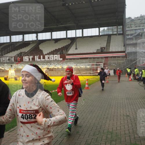07.12.2025 - St. Pauli X-Mass-Run No. 15 Fabian Wolf http://msf.ph/oto/9365430 07.12.2025 10:13:18 Ziel 1044, 1062, 1126, 1220, 1733, 2711, 2712, 3588, 3589, 4081, 4082, 4083, 4664 meine-sportfotos.de