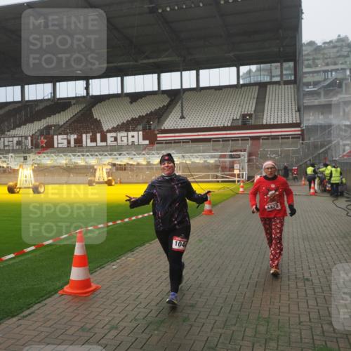 07.12.2025 - St. Pauli X-Mass-Run No. 15 Fabian Wolf http://msf.ph/oto/9365440 07.12.2025 10:13:23 Ziel 1044, 1062, 1126, 1220, 3588, 3589, 4081, 4082, 4083, 4664 meine-sportfotos.de